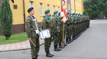 Rozdanie dyplomów we współpracującej z Wydziałem Wyższej Szkole Oficerskiej Wojsk Lądowych 2010