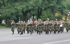 Rozdanie dyplomów we współpracującej z Wydziałem Wyższej Szkole Oficerskiej Wojsk Lądowych 2010