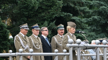 Rozdanie dyplomów we współpracującej z Wydziałem Wyższej Szkole Oficerskiej Wojsk Lądowych 2010